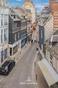 Appartements Magical Rooftop Views Historic City Center 2 guests : photos des chambres