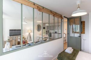 Appartements Magical Rooftop Views Historic City Center 2 guests : photos des chambres