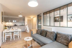 Appartements Magical Rooftop Views Historic City Center 2 guests : photos des chambres