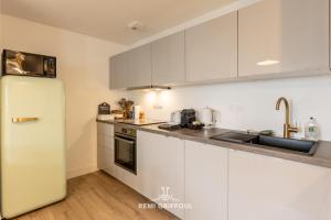 Appartements Magical Rooftop Views Historic City Center 2 guests : photos des chambres