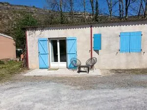 LA FALAISE - Quiet T3 apartment with private parking - Escoussens