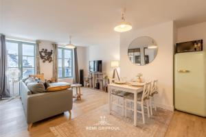 Appartements Magical Rooftop Views Historic City Center 2 guests : photos des chambres