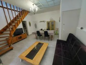 Maison hyper centre à 3 minutes de cnpe - 布尔堡