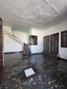 Independent House, 2 Bedroom, 2 Bath Livingroom,Lobby,kitchen,car parking