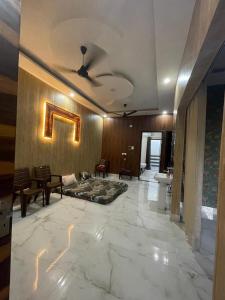 Independent House, 2 Bedroom, 2 Bath Livingroom,Lobby,kitchen,car parking