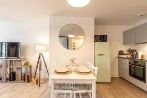 Appartements Magical Rooftop Views Historic City Center 2 guests : photos des chambres