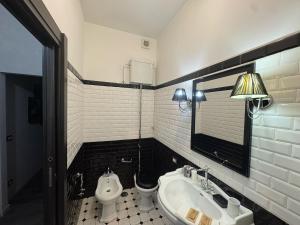 Relax & Explore Stylish Apartment in Rome