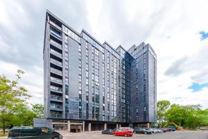 Modern Apartment in Old Trafford, Balcony, Sleeps6