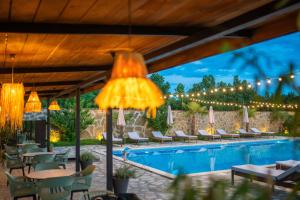 Vineyard Hotel & Winery