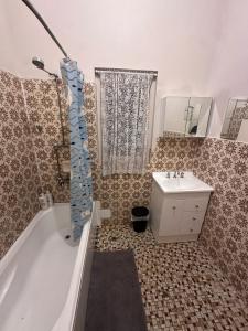 Triple Room in Great Earlwood Location Perfect for Travellers - EW4