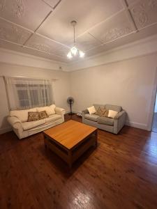 Twin Room in Great Earlwood Location Perfect for Travellers - EW4