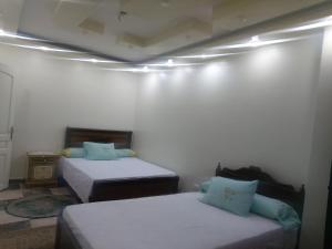 شقةللايجار المفروش ميامي علي البحر مباشرة