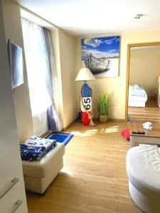 Ostseewind - in der Strandstrasse-führt zur Seebrücke - Kühlungsborn