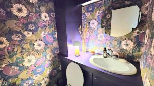 Gästezimmer in alternativer Kulturvilla