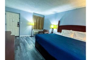 King Bed Accessible Smoking room in Jacksonville Inn
