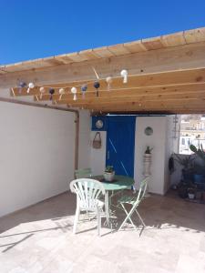 Casita la paloma bonita del pescador hasta 5 personas en el casco antiguo la médina centro almeria bajo alcazaba terraza buena vista parking privado y sabanas en opción