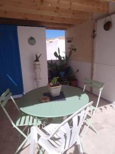 Casita la paloma bonita del pescador hasta 5 personas en el casco antiguo la médina centro almeria bajo alcazaba terraza buena vista parking privado y sabanas en opción