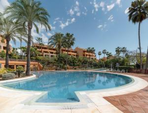 Apartment with a garden near the sea in Gran Bahía de Marbella