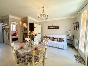 T2 sur le port de Sanary avec garage