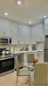 Bright Luxurious 2 Bedroom Apartment