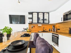 Premium-Ferienwohnung in Seenähe mit Vollausstattung & Terrasse