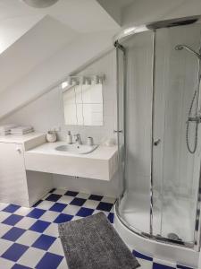 Crystal Suites Old Town