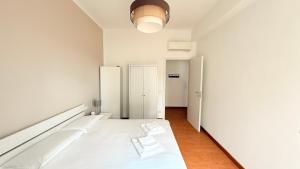 Urban Harmony - Milan Near Duomo Metro M4