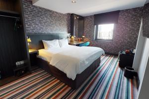 Club Room (FREE GYM & POOL ACCESS) room in Village Hotel Edinburgh