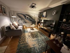 Stylish unit, heart of Bayswater
