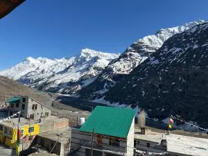 Hotel sissu - luxury rooms with rooftop restaurant - Tāndi