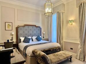 Superior Deluxe Double room in The Leonard Hotel