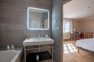 Hotels Hotel de la Poste a Avallon, Bourgogne : Chambre Quadruple