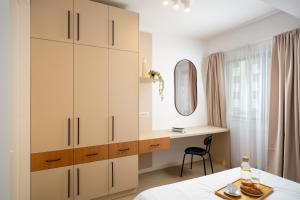 North by Urbanesq Cortina I