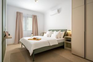 North by Urbanesq Cortina I