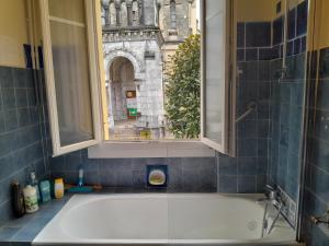 VUE DE REVE CHAMBRE dans APPARTEMENT DE STANDING - vous faites le ménage-Very good prices but you have to cle-an th-e flat