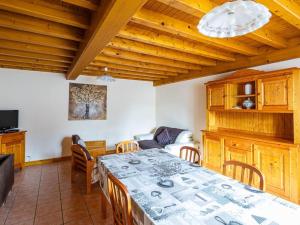 Maisons de vacances Gite au calme avec terrasse, cheminee et peche a proximite, animaux acceptes. - FR-1-496-225 : photos des chambres