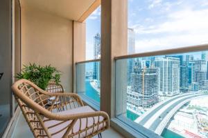 BnBNova - 1BR - Panoramic Canal & Dubai Skyline View