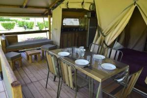 Campings Camping 4 etoiles - Piscine - ccbabhc : photos des chambres