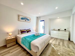 Vilamoura Design 2 by Homing