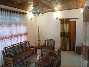 Ella Mount Villa