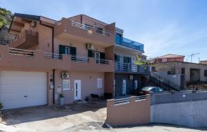 Lovely Apartment In Ploce With Wifi