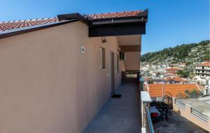 Lovely Apartment In Ploce With Wifi