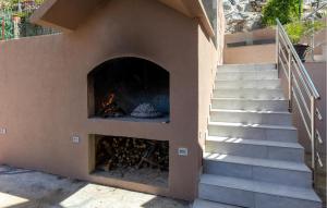 Lovely Apartment In Ploce With Wifi