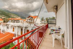 CozyCity2-Bedroom Apartment for3 by Alecos Studios