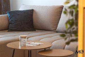 MoHost Lube - Modern Retreat with Mountain Views