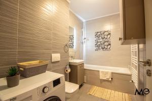 MoHost Lube - Modern Retreat with Mountain Views