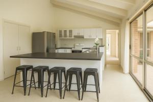 Sea Breeze Getaway, secluded family home filled with relaxation