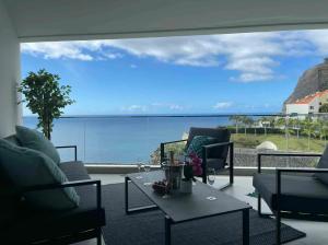 Oceanfront Elegance Madeira Retreat