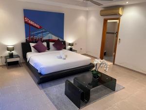 Pattaya Serenity Oasis 8BR Pool Villa for Great Vacations