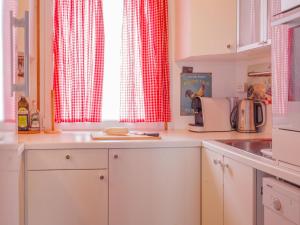 Chalet Le Cyclamen by Interhome